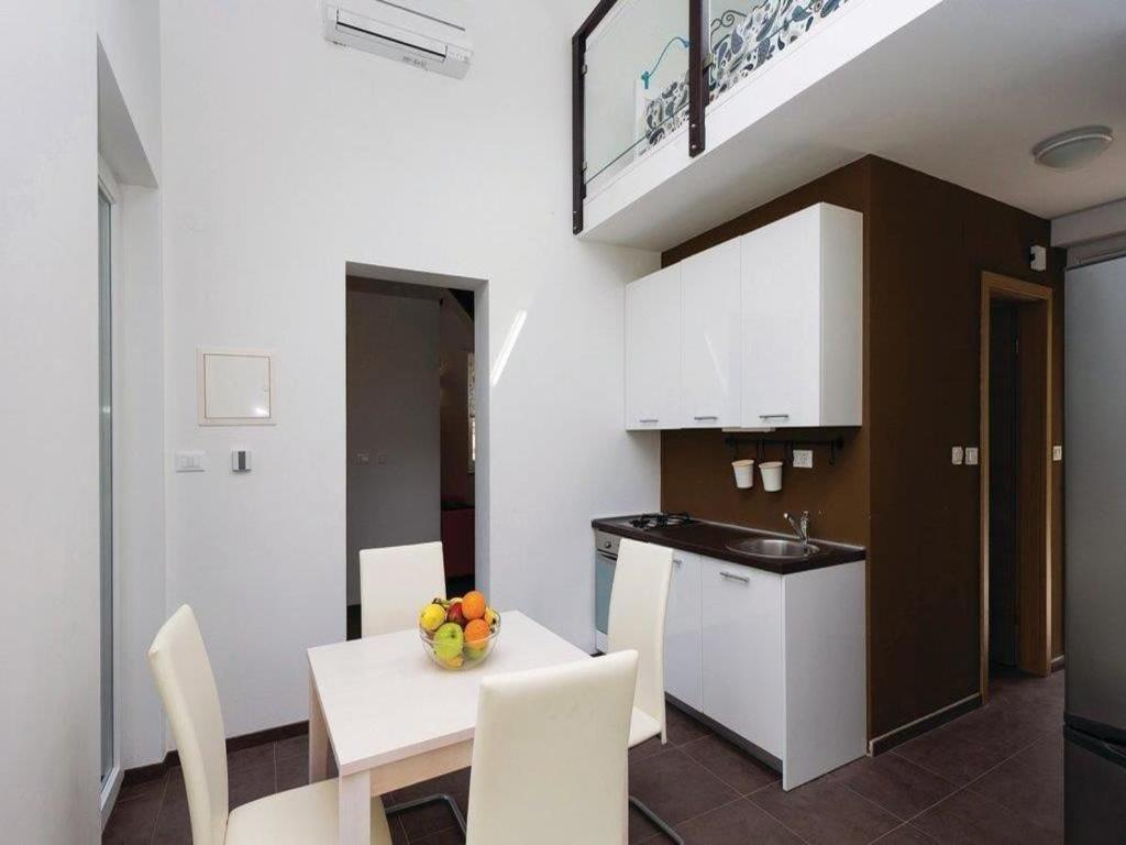 Apartments Grzic Porozina المظهر الخارجي الصورة